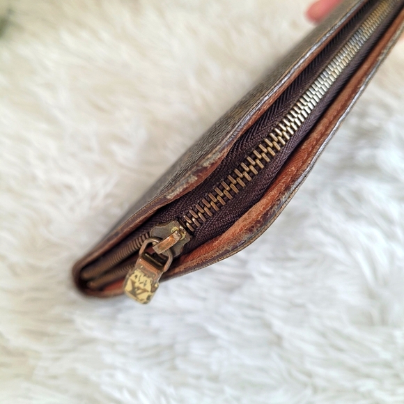 Louis Vuitton Zipper Wallet - Picture 4 of 16